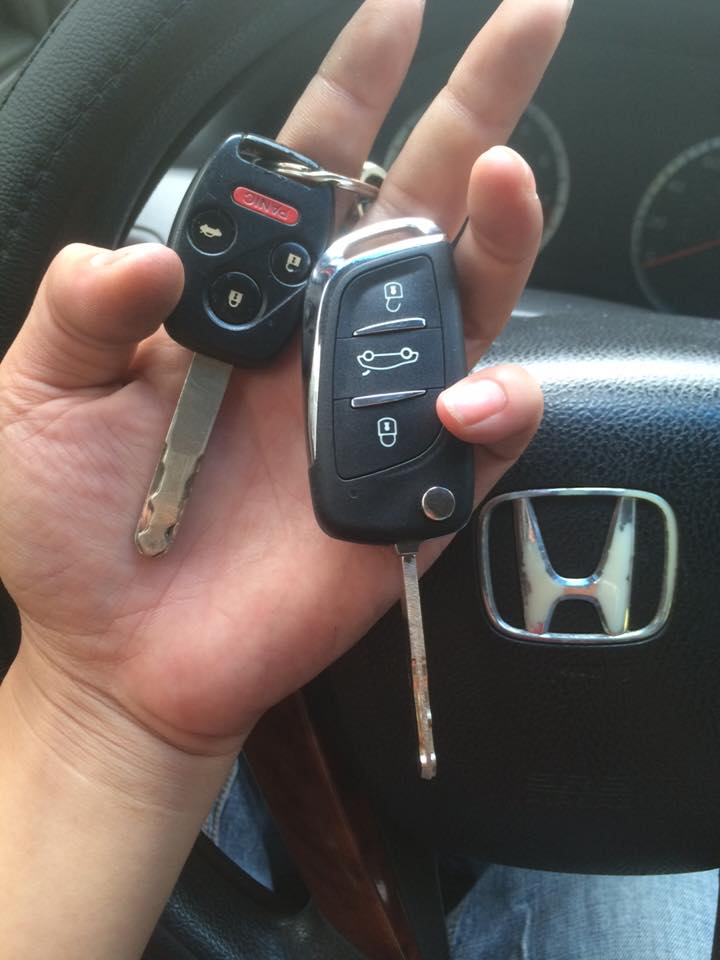 chìa khóa ô tô liền điều khiển từ xa - loại khóa gập, thẳng