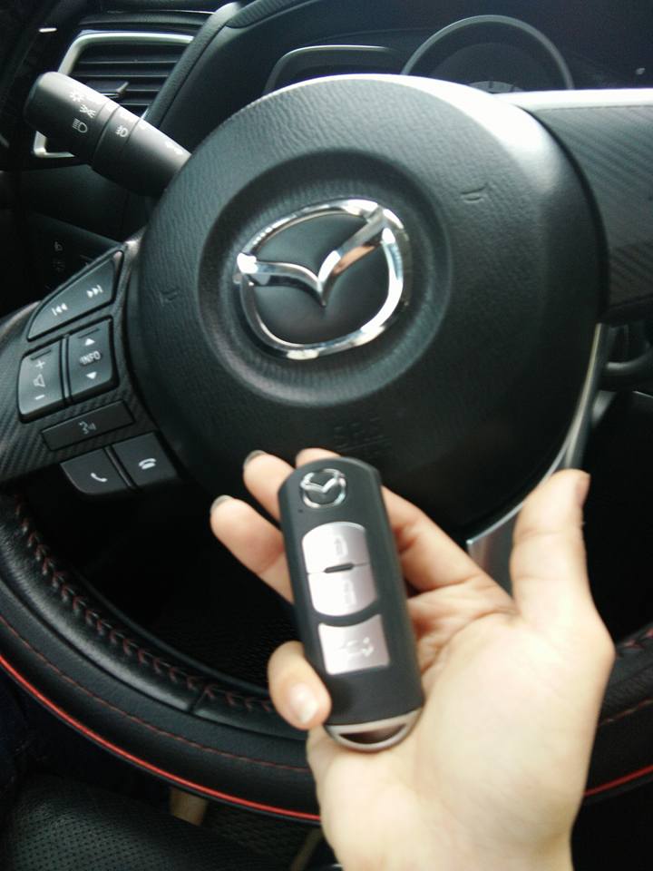 làm thêm chìa khóa điều khiển xe Mazda